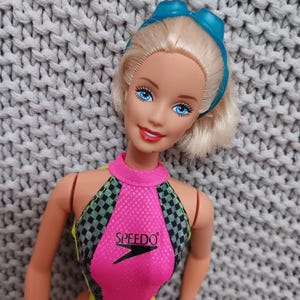 Barbie vintage Flip and Dive nel suo costume da bagno originale