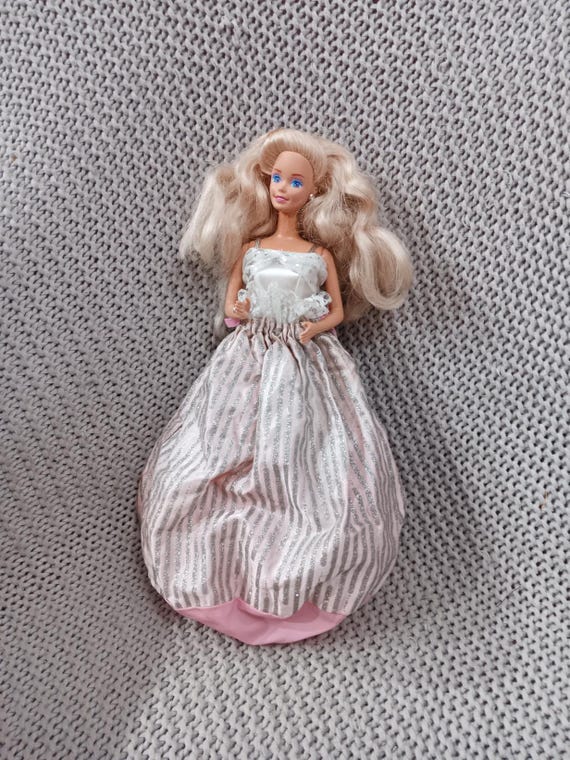 Vintage Jewel Secrets Barbie With Her Original Convertible Purse