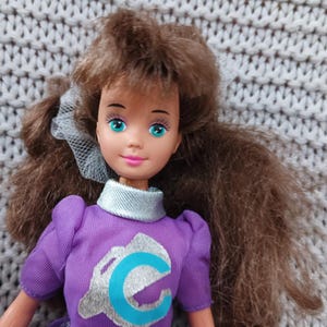 Vintage Cheerleading Courtney, ten friend of Skipper in her original outfit c. 1992 Mattel