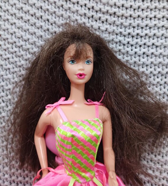 Vintage Brunette Balloon Blowing Birthday Party Barbie in Her Original Dress C. 1998 Mattel Etsy Sweden