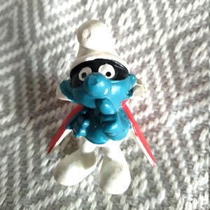 Vintage Schleich Smurf figurine - Masked Superhero Smurf in a red cape c. 1966