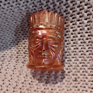 Porta stuzzicadenti vintage a forma di testa di capo nativo americano in vetro Carnival Marigold di Joe St. Clair.