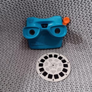 Classic View Master Blue 3D viewer with 1960's Snow White clay figure reel