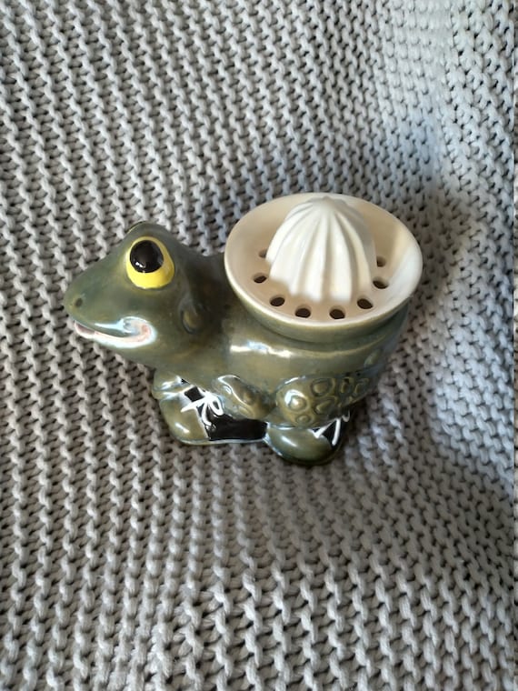 Unique ceramic frog with sneakers juicer and pitcher set