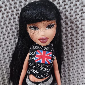 Vintage Bratz Jade Doll: Union Jack Top, Silver Leggings, Bonus Brush