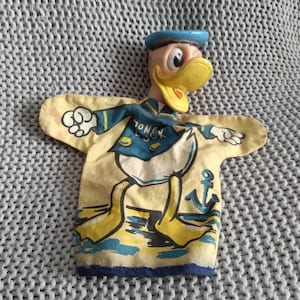 Vintage 1960&#39;s Walt Disney&#39;s Donald Duck cloth hand puppet with plastic head by Gund