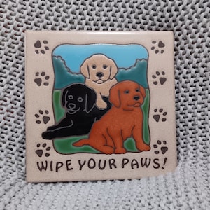 Adorable Labrador themed 6&quot; square hot plate/trivet that says &quot;Wipe Your Paws&quot; - VGC
