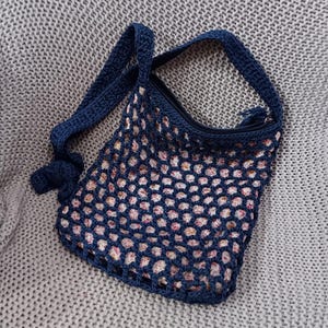 Vintage MUDD Crocheted 9x12&quot; Navy Blue Shoulder Bag with Floral Lining