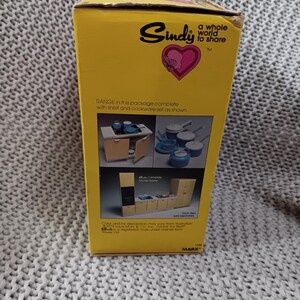 Poupée Sindy 1978 - Louis Marx Toys - A Whole World To Share - Hong Kong