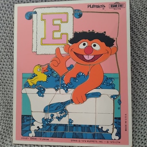 VGC Playskool vintage wooden board puzzle - Sesame Street Muppets - Ernie in the bath with Rubber Duckie c. 1979 CTW