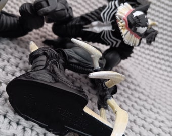VINTAGE 1990s Toybiz VENOM Spider-Man Villain Action Figure