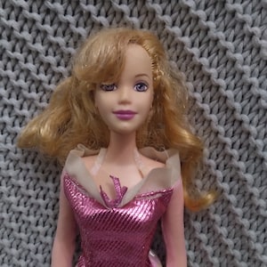 Disney's Sleeping Beauty Sparkling Aurora Princess doll in her original outfit c. 1999 Mattel