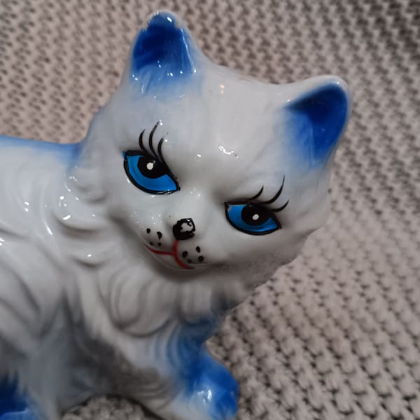 VGC Vintage blue and white porcelain long haired kitten figurine, made in China