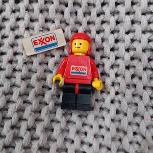 Vintage 1980's LEGO Classic City Exxon Gas Station Mini Figure