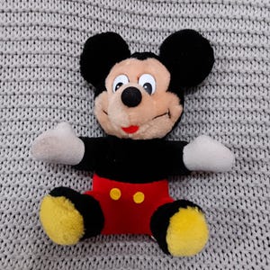Vintage 1970&#39;s Disney Originals 7&quot; plush Mickey Mouse with Disneyland/Walt Disney World tag