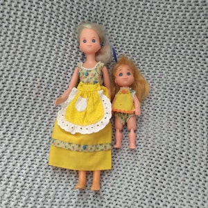 Vintage Sunshine Fun Family Mom, Steffi with "Big Sister" Toddler in matching yellow outfits c. 1977 Mattel