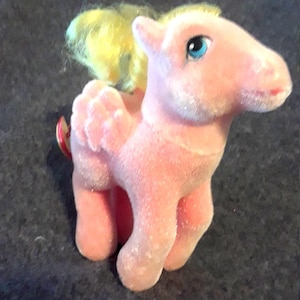 Vintage MLP g.1 year 4 So Soft ponies Best Wishes pink pony with yellow mane  candle cutie mark c. 1985 Hasbro