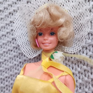 Vintage Superstar Era Pretty Changes Barbie in her original stock jumpsuit and hat with HTF wigs included c. 1978 Mattel