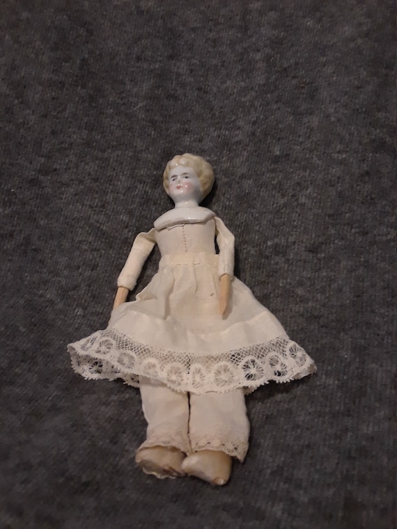 Poupée à Tête En Biscuit, Yeux Mobiles Et Corps En Papier Mâ