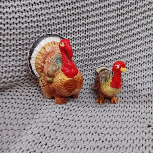 Vintage keramische zout- en peperstel in de vorm van een kalkoen uit het midden van de eeuw voor Thanksgiving - Tagged door Wales