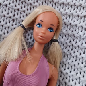 VGC Vintage the Sun Set Malibu PJ with twist &#39;n turn waist in original outfit c.1971 Mattel