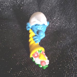 figurine vintage Schtroumpf Schleich - Schtroumpf avec corne d'abondance/corne d'abondance