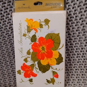MIP Vintage 1970&#39;s Hallmark package of 8 All Occasion Invitations with Yellow and Orange floral design