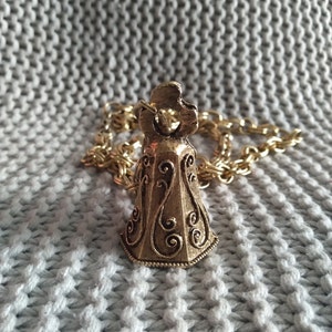 Vintage 1970&#39;s gold tone 30-inch necklace with decorative bell pendant - disco fashion
