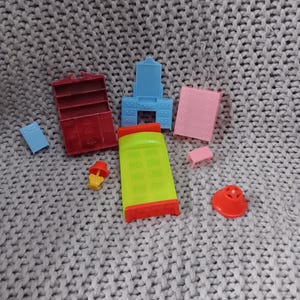 Lot of assorted Vintage 1960's dollhouse furniture - dressers, bed, lamp, side table, bureau