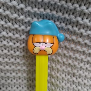Vintage Garfield the Cat in a nightcap neon yellow stem PEZ dispenser