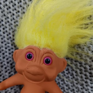 Unique Yellow haired 5&quot; RUSS troll with RARE pink eyes