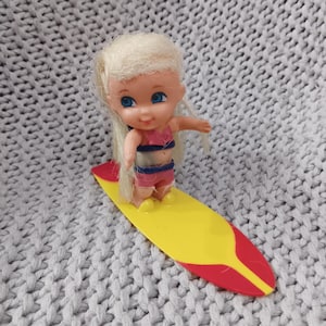 Vintage Liddle Kiddles Surfy Skiddle Doll: 1967 Mattel, Original Outfit & Surfboard