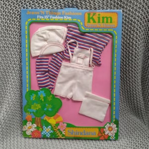 Atuendo de muñeca Kim de moda vintage de 1978: Jeans &#39;N Things en rojo, blanco y azul
