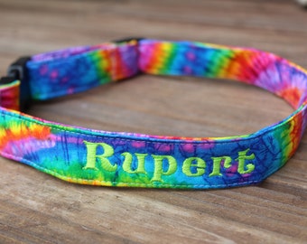 Personalisiertes Tie Dye Hundehalsband, individuell gestickter Haustiername