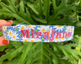 Daisy Hundehalsband Niedlicher Frühlingskragen Sommer Girly Halsband Blumen Haustier-Halsband Personalisiert mit Namen Benutzerdefinierte gestickte Blumen-Hundehalsband