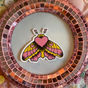 Pegatina de polilla rosa y amarilla, calcomanía de insecto de arce rosado, regalo para amantes de los insectos, regalo para novia