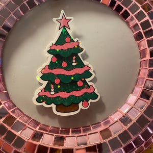 Adesivo de árvore de Natal rosa com boneco de neve divertido decalque de feriado presente holográfico