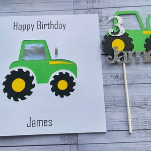 Carte d’anniversaire John Deere Tractor personnalisée avec leur nom, 20cm x 20cm (8 « x 8 ») assorti gâteau d’anniversaire avec nom et âge à paillettes.