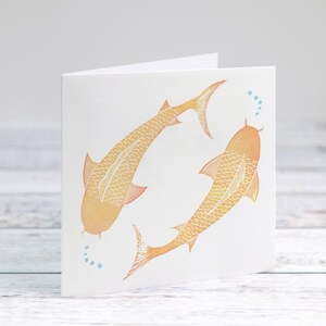 Orange Koi Karpfen Lino Print Grußkarte für jeden Anlass von HKdesign8 japanische Fisch Kunst andere Fisch Farben sind erhältlich