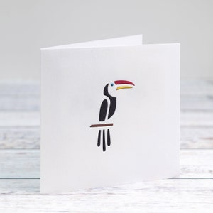 Cartão de Tucano Papercut, cartão de agradecimento, cartão de pássaro tropical, cartão de aniversário, arte de Tucano, cartão de felicitações, interior em branco para sua mensagem pessoal.