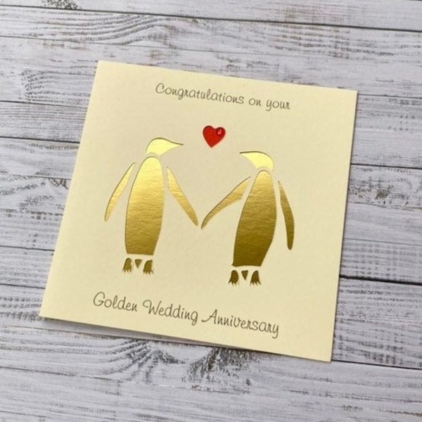 Carte personnalisée du 50e anniversaire de mariage en or avec un couple de pingouins en or brillant - Une carte papercut spéciale et unique - Faite à la main sur commande