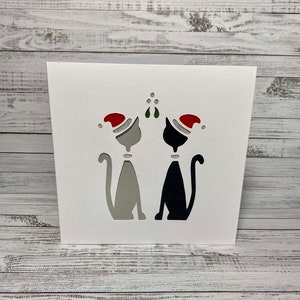 Carte de Noël découpée dans du papier pour couple de chats de même sexe sous le gui - Carte LGBT pour vos proches - Couple de chats gays - Cartes uniques par HKdesign8