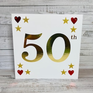 Tarjeta de papel recortada para el 50.° aniversario de bodas de oro. Hecha a mano por encargo. Se puede personalizar con un mensaje en el interior. Más tarjetas exclusivas de HKdesign8