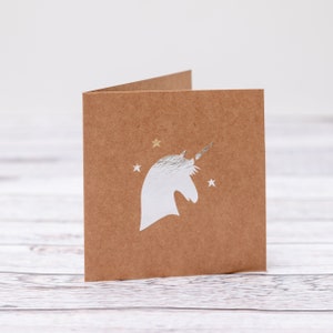 Carte d'anniversaire magique licorne argentée - faire-part à une fête d'enfants, carte fantaisie argentée scintillante pour fille, carte découpée à la main