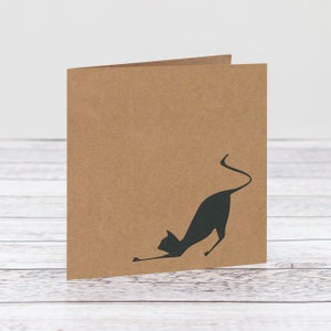 Cartão de Papercut do gato preto Anule o interior para sua mensagem pessoal. Mais designs exclusivos na minha loja Etsy