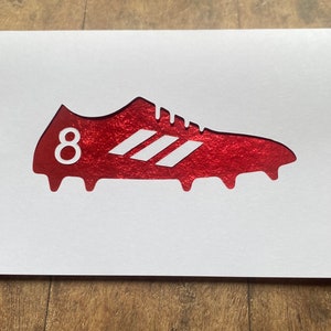 Fußballschuh-Geburtstagskarte mit Alter auf der Seite, erhältlich in der Farbe Ihrer Mannschaft. Man City, ManUnited, wenige Länder ab 11 Monate.