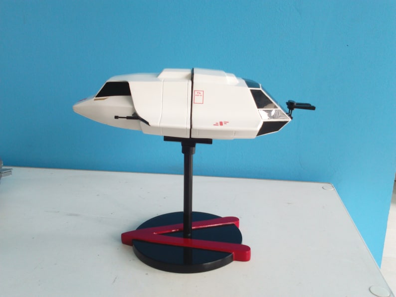 Maqueta de Caza en vuelo de V Los Visitantes escala 1/48. V Visitors Skyfighter Con armas