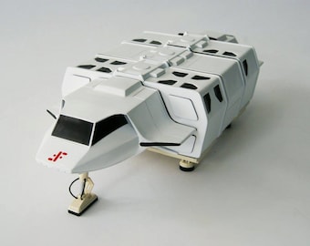 3 pod troop transport ship of V Visitors 1/48 scale model.