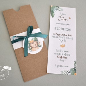 Invito + scatolina a tema "Jungle" per battesimo in carta martellata e carta kraft.