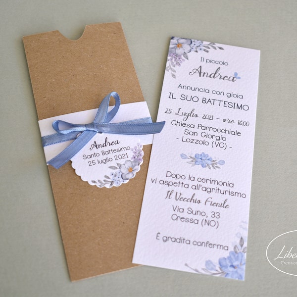 Invito a tema "floreale" realizzato in cartoncino bianca con enveloppe in carta kraft